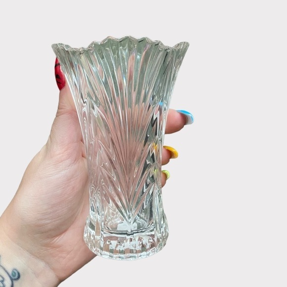 𝅺VINTAGE | Crystal Short Bud Vase #1 - Picture 3 of 5